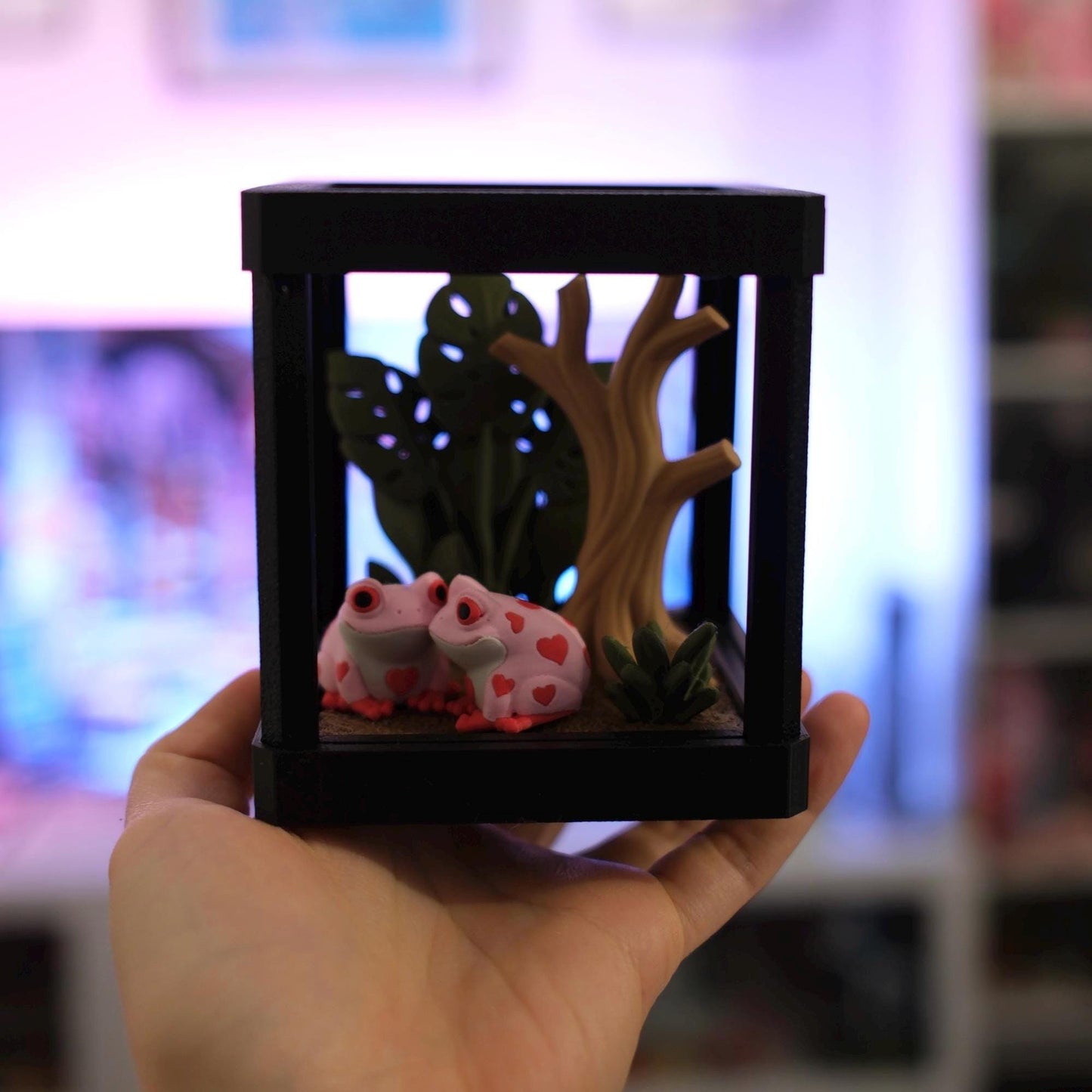 3D Printed Terrarium with Love Frogs