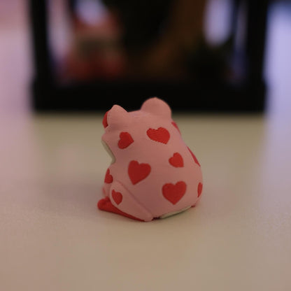 3D Printed Terrarium with Love Frogs